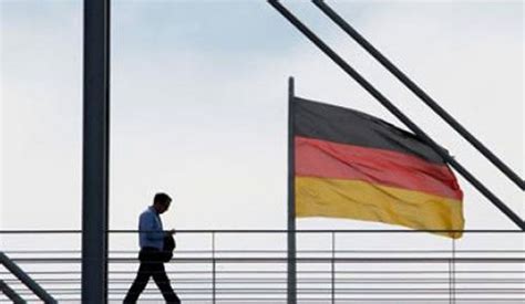 A­l­m­a­n­y­a­­d­a­ ­i­ş­ ­d­ü­n­y­a­s­ı­ ­g­ü­v­e­n­i­ ­n­i­s­a­n­d­a­ ­g­e­r­i­l­e­d­i­ ­-­ ­S­o­n­ ­D­a­k­i­k­a­ ­H­a­b­e­r­l­e­r­